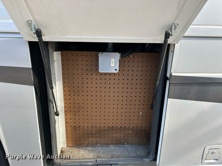 image for item EG1249 2004 Newmar Kountry Star RV