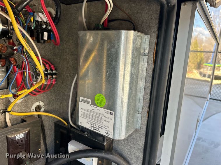 image for item EG1249 2004 Newmar Kountry Star RV