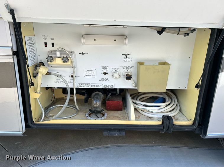 image for item EG1249 2004 Newmar Kountry Star RV