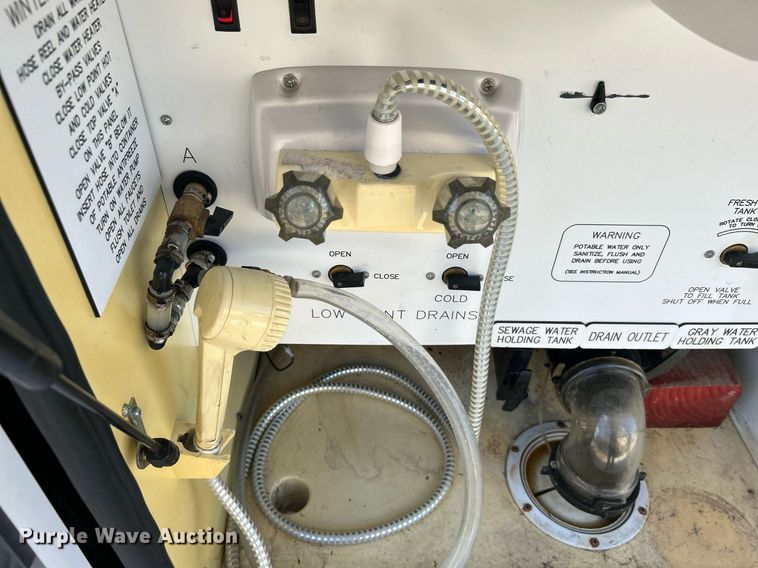 image for item EG1249 2004 Newmar Kountry Star RV