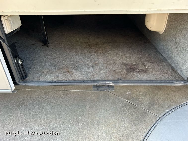 image for item EG1249 2004 Newmar Kountry Star RV