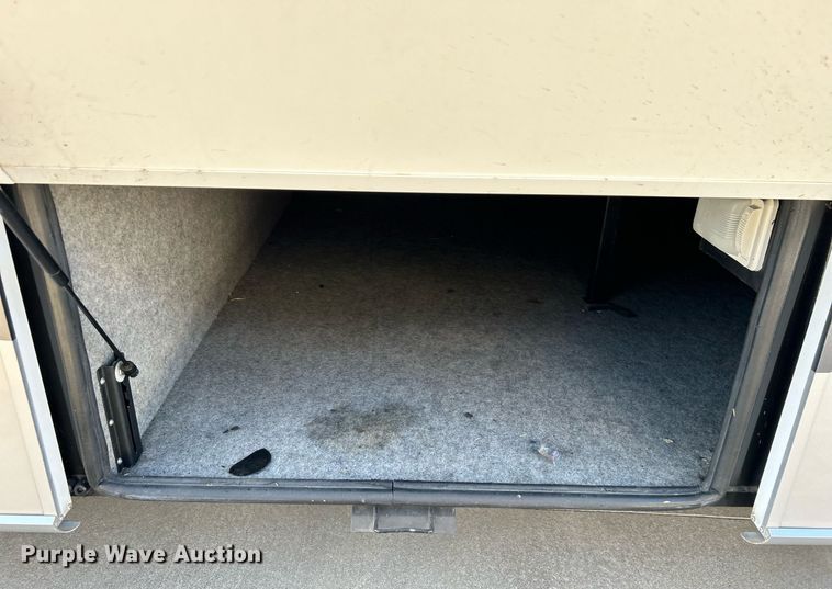 image for item EG1249 2004 Newmar Kountry Star RV