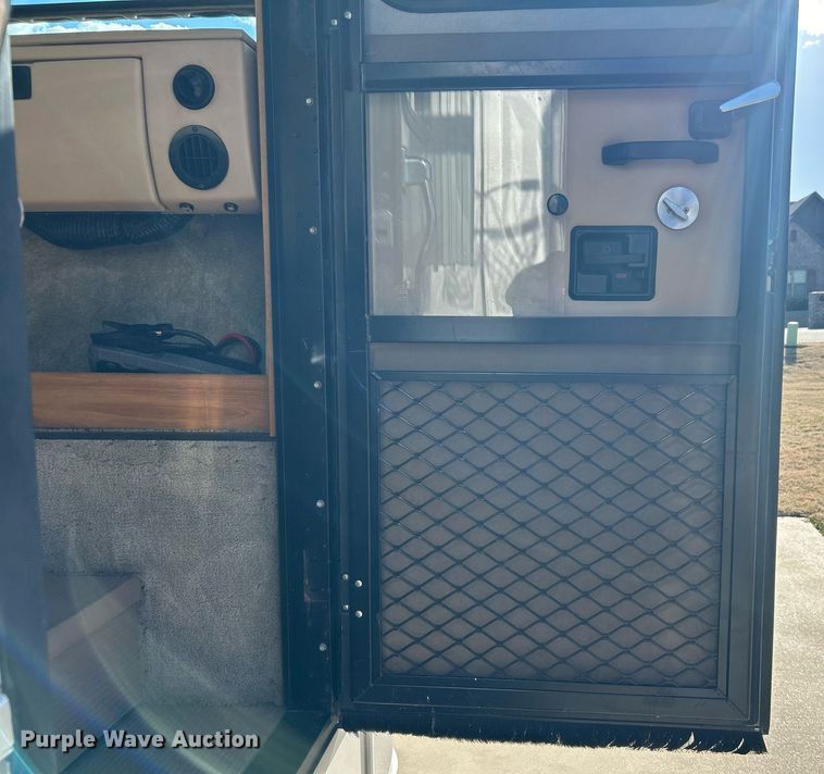 image for item EG1249 2004 Newmar Kountry Star RV