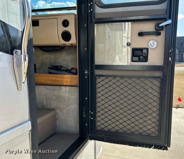 image for item EG1249 2004 Newmar Kountry Star RV