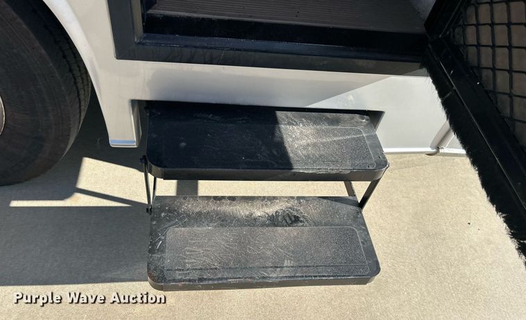 image for item EG1249 2004 Newmar Kountry Star RV