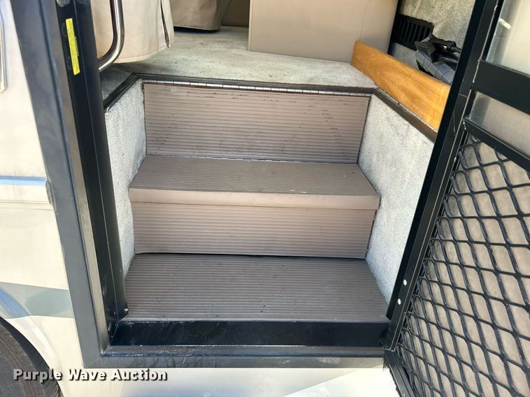 image for item EG1249 2004 Newmar Kountry Star RV