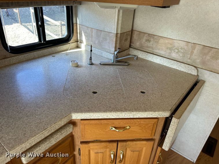 image for item EG1249 2004 Newmar Kountry Star RV
