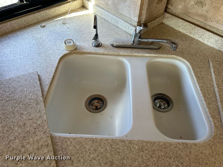 image for item EG1249 2004 Newmar Kountry Star RV