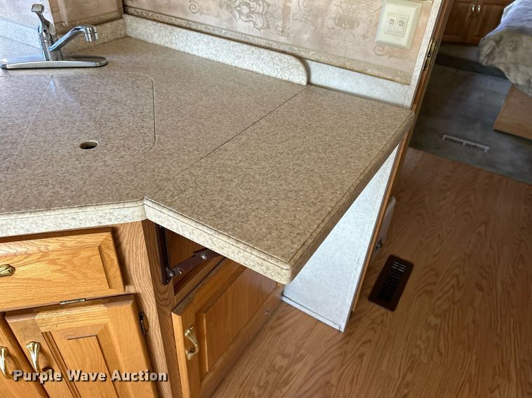 image for item EG1249 2004 Newmar Kountry Star RV