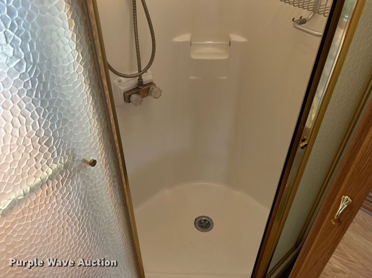 image for item EG1249 2004 Newmar Kountry Star RV