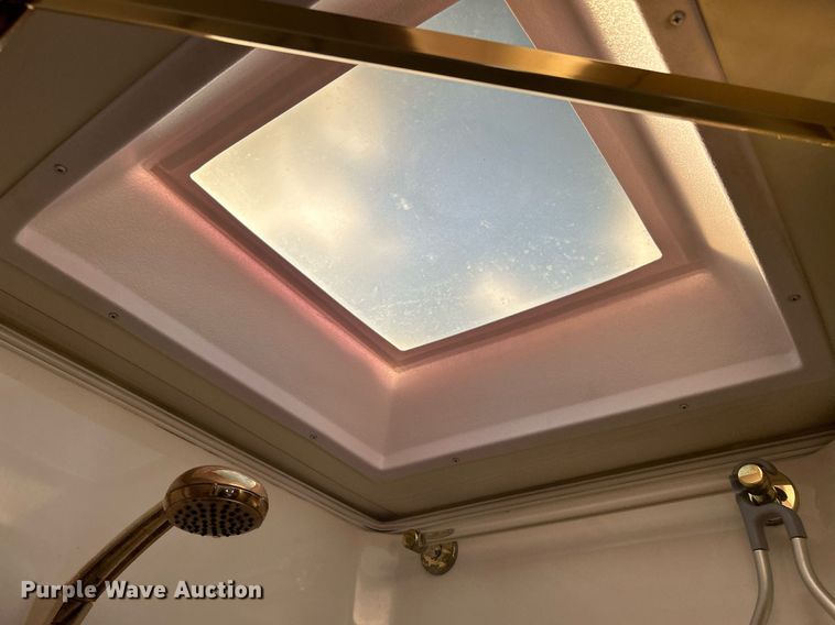 image for item EG1249 2004 Newmar Kountry Star RV