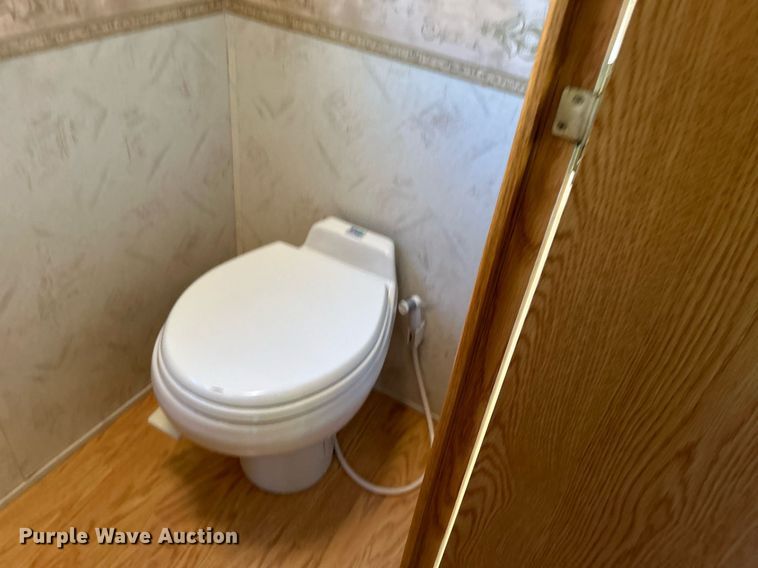 image for item EG1249 2004 Newmar Kountry Star RV