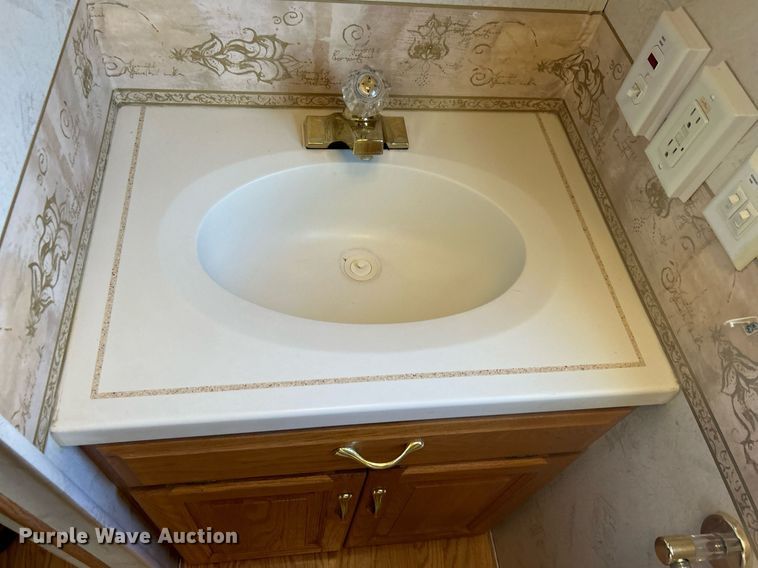 image for item EG1249 2004 Newmar Kountry Star RV