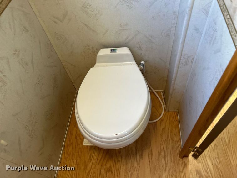 image for item EG1249 2004 Newmar Kountry Star RV