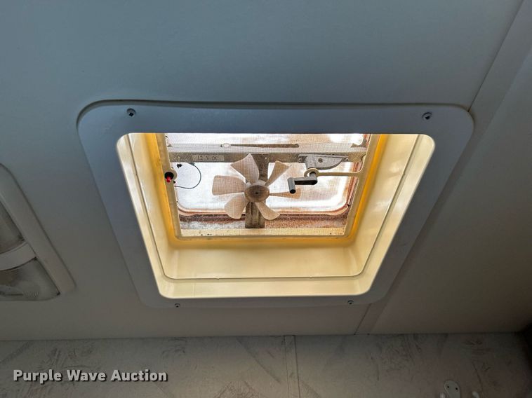 image for item EG1249 2004 Newmar Kountry Star RV