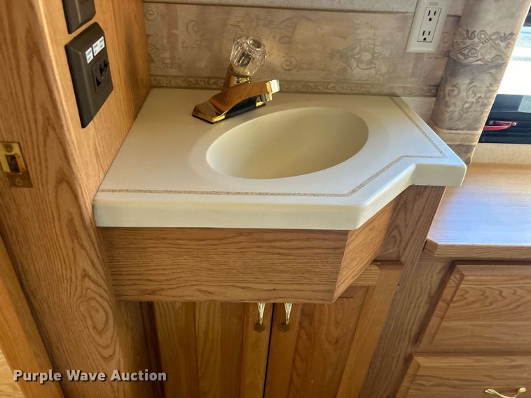 image for item EG1249 2004 Newmar Kountry Star RV