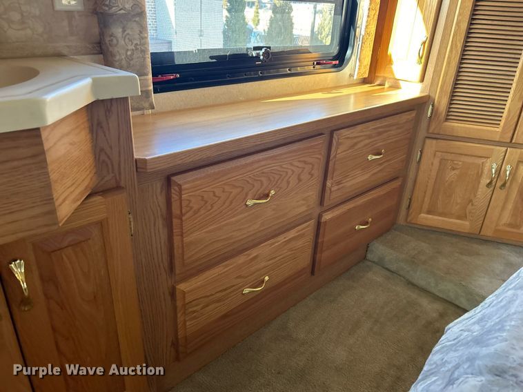 image for item EG1249 2004 Newmar Kountry Star RV