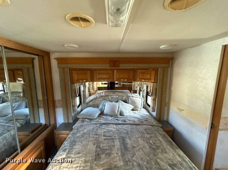 image for item EG1249 2004 Newmar Kountry Star RV