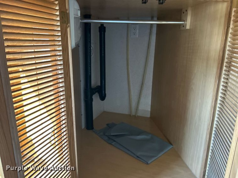 image for item EG1249 2004 Newmar Kountry Star RV