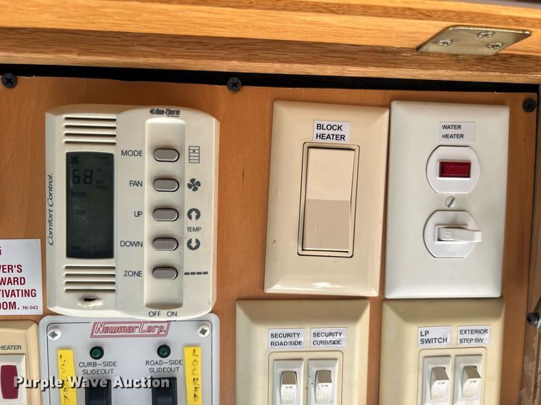 image for item EG1249 2004 Newmar Kountry Star RV