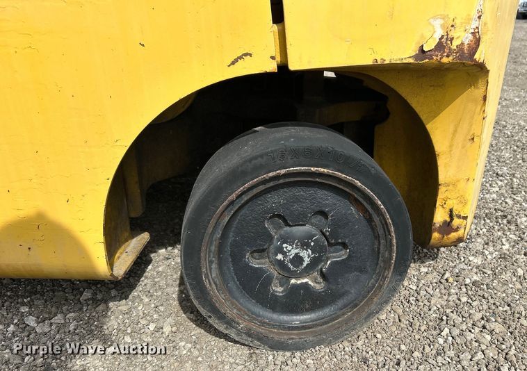 image for item EG1257 Yale GLC050VXNVSE088 forklift