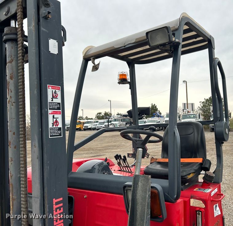 image for item EG1266 2011 Moffett M55.4 forklift