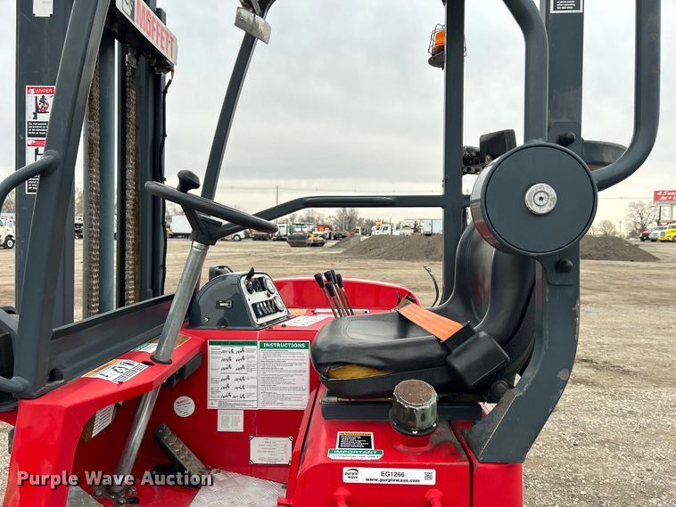 image for item EG1266 2011 Moffett M55.4 forklift