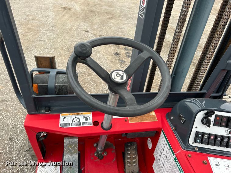 image for item EG1266 2011 Moffett M55.4 forklift