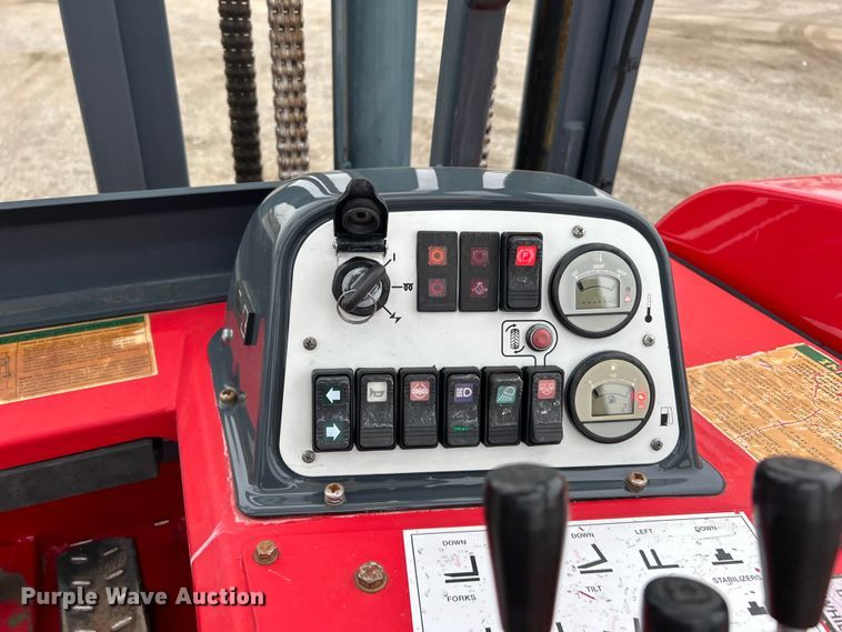 image for item EG1266 2011 Moffett M55.4 forklift