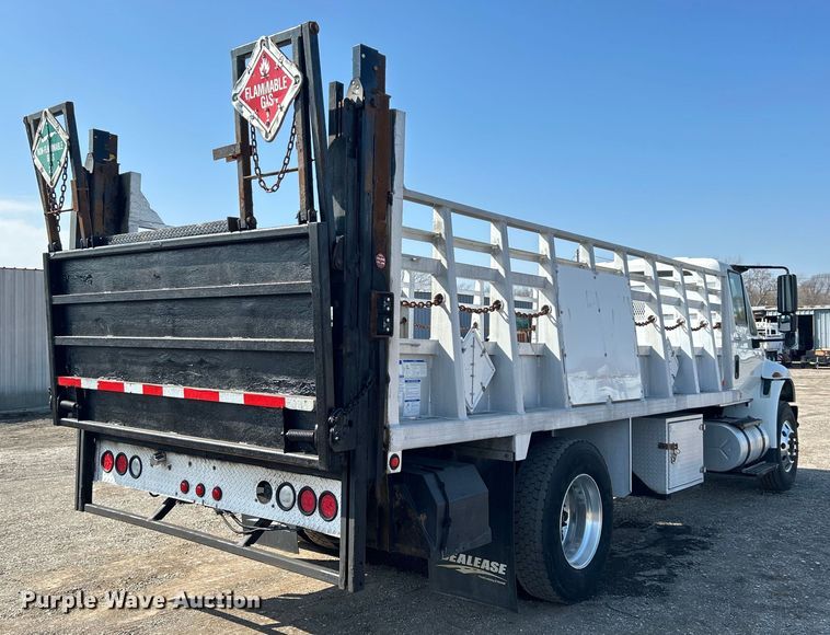 image for item EG1271 2013 International  4400 SBA flatbed truck