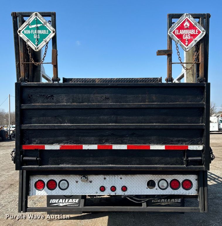 image for item EG1271 2013 International  4400 SBA flatbed truck