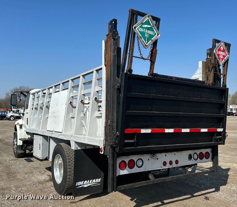 image for item EG1271 2013 International  4400 SBA flatbed truck