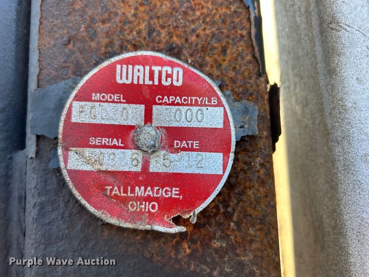 image for item EG1271 2013 International  4400 SBA flatbed truck