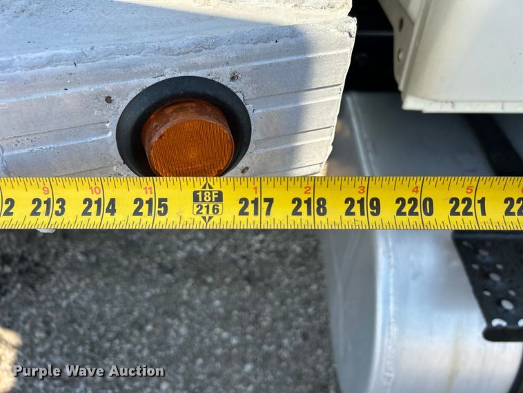 image for item EG1271 2013 International  4400 SBA flatbed truck