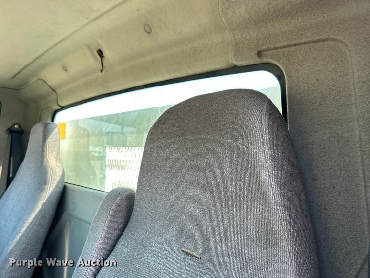 image for item EG1271 2013 International  4400 SBA flatbed truck