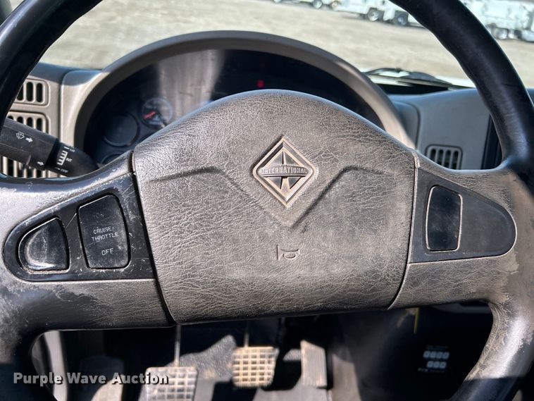 image for item EG1271 2013 International  4400 SBA flatbed truck