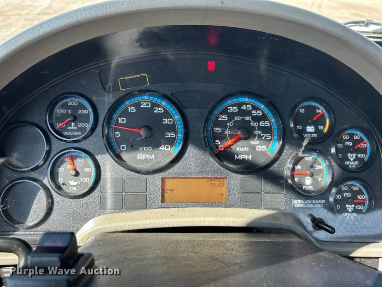 image for item EG1271 2013 International  4400 SBA flatbed truck