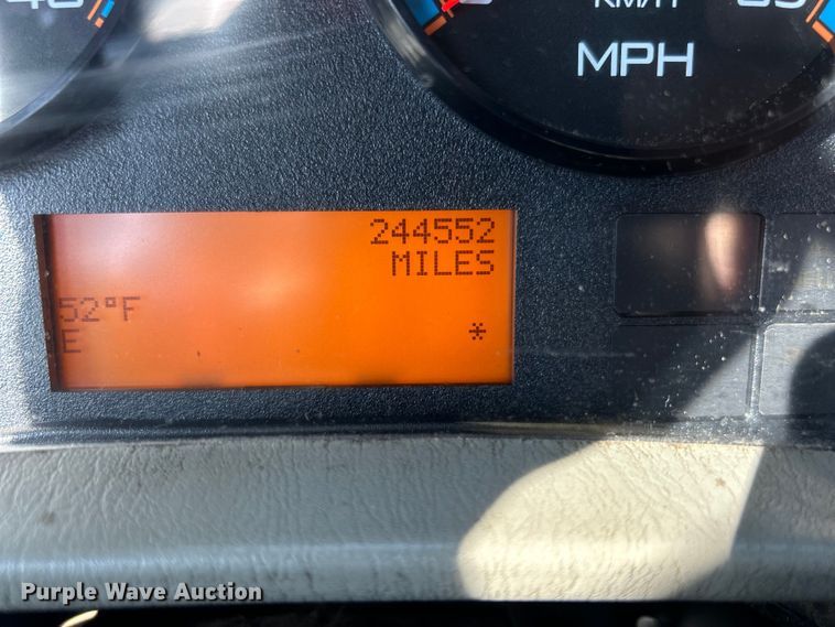 image for item EG1271 2013 International  4400 SBA flatbed truck