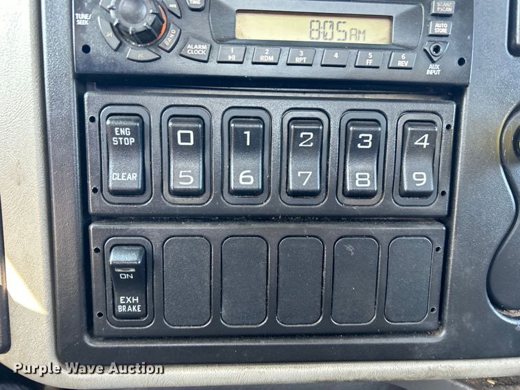 image for item EG1271 2013 International  4400 SBA flatbed truck