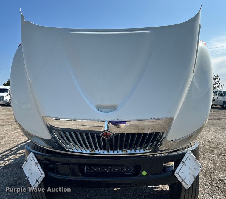 image for item EG1271 2013 International  4400 SBA flatbed truck