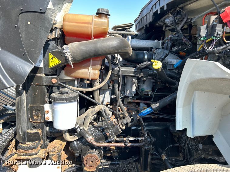 image for item EG1271 2013 International  4400 SBA flatbed truck