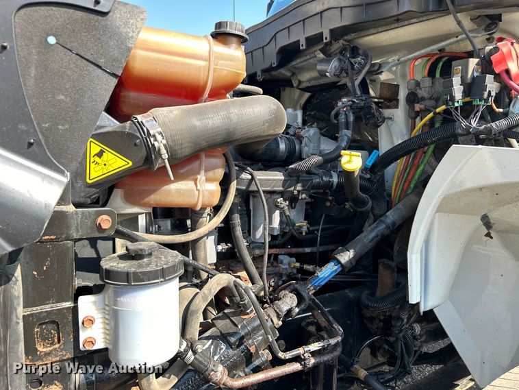 image for item EG1271 2013 International  4400 SBA flatbed truck