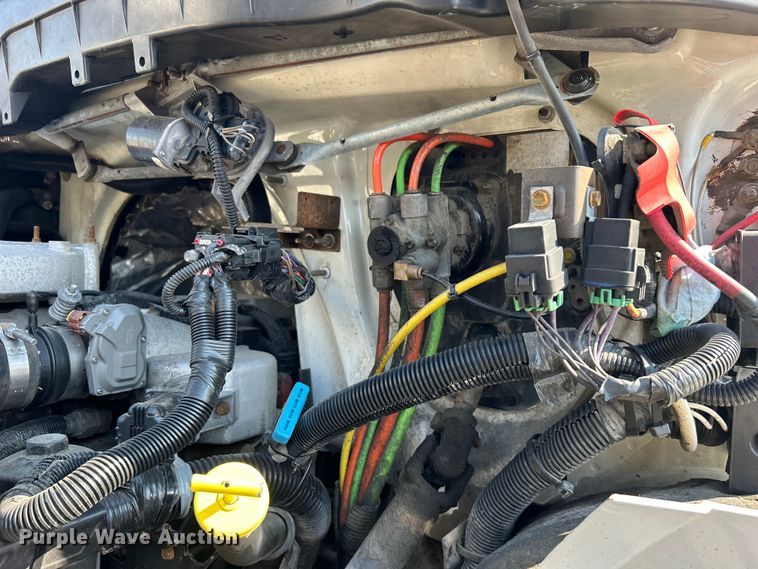 image for item EG1271 2013 International  4400 SBA flatbed truck