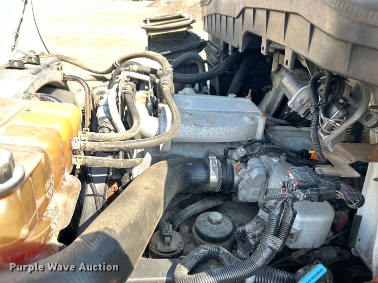 image for item EG1271 2013 International  4400 SBA flatbed truck