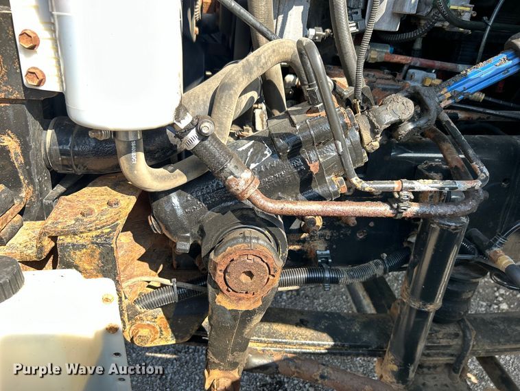 image for item EG1271 2013 International  4400 SBA flatbed truck