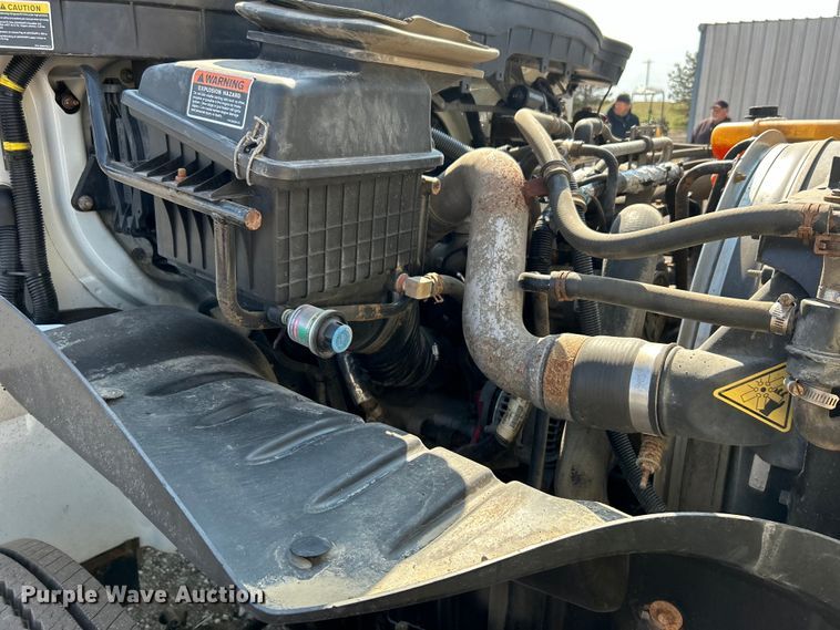 image for item EG1271 2013 International  4400 SBA flatbed truck