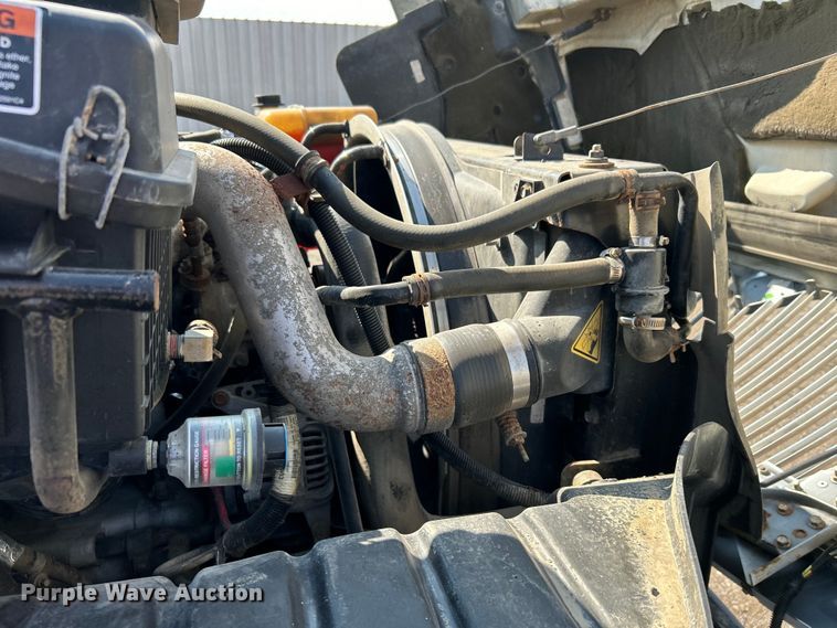 image for item EG1271 2013 International  4400 SBA flatbed truck