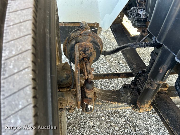 image for item EG1271 2013 International  4400 SBA flatbed truck