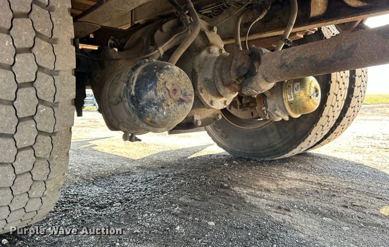 image for item EG1271 2013 International  4400 SBA flatbed truck