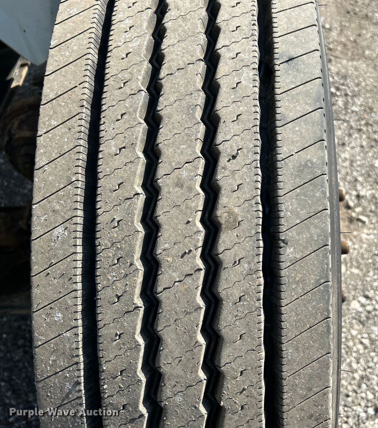 image for item EG1271 2013 International  4400 SBA flatbed truck